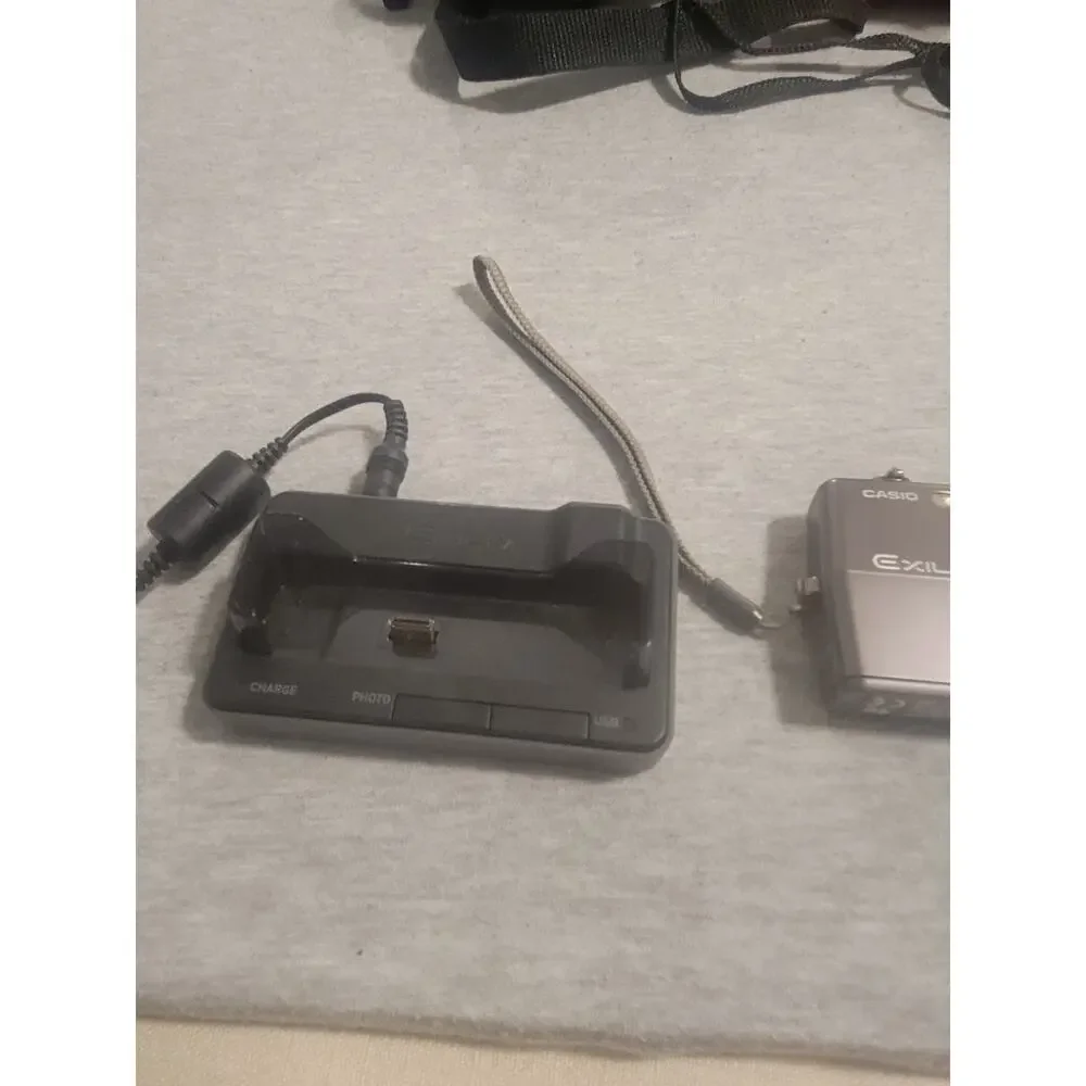Casio Exilim EX-Z700 7.2MP Digital Camera Tested Works w/ Box Lots Accessories